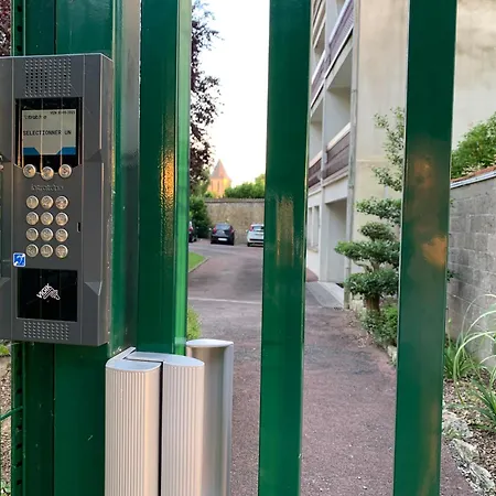 Lägenhet Colonel A Rochefort, Proche Thermes Avec Parking Prive *