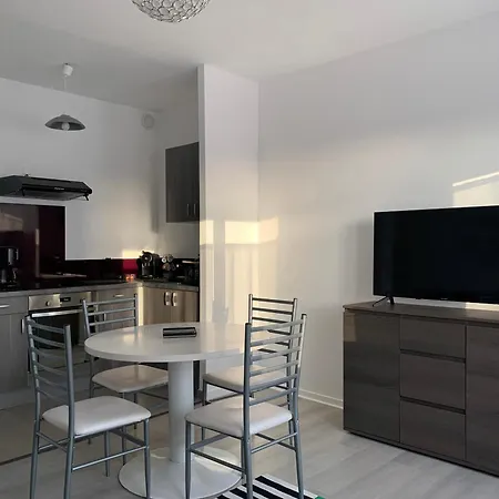 Colonel A Rochefort, Proche Thermes Avec Parking Prive *