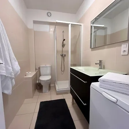 Colonel A Rochefort, Proche Thermes Avec Parking Prive *